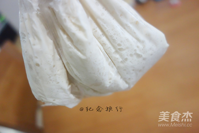 冲绳黑糖麻薯软欧的做法步骤:2