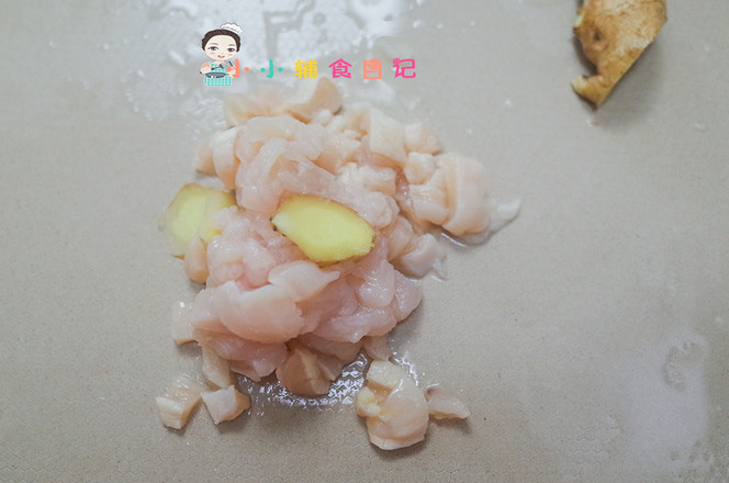 9个月以上西葫芦鸡肉蛋饼的做法步骤：1