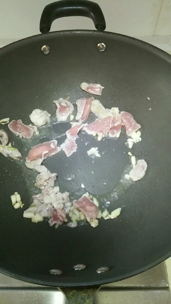 茼蒿炒肉的做法步骤：3