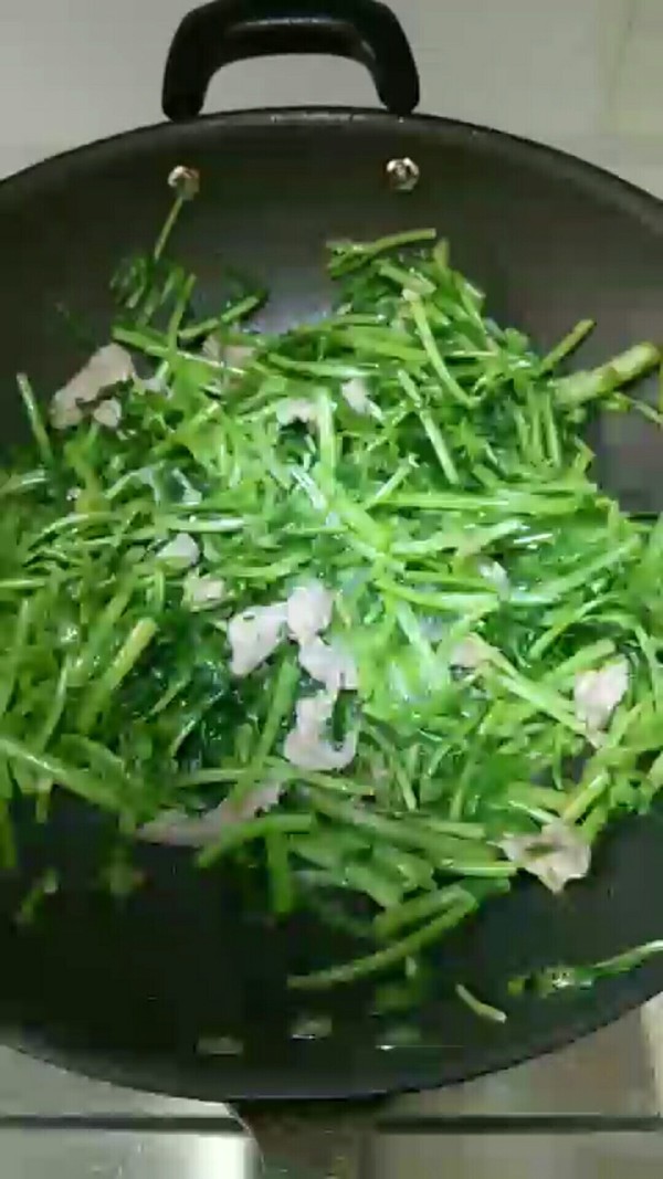 茼蒿炒肉的做法步骤：5