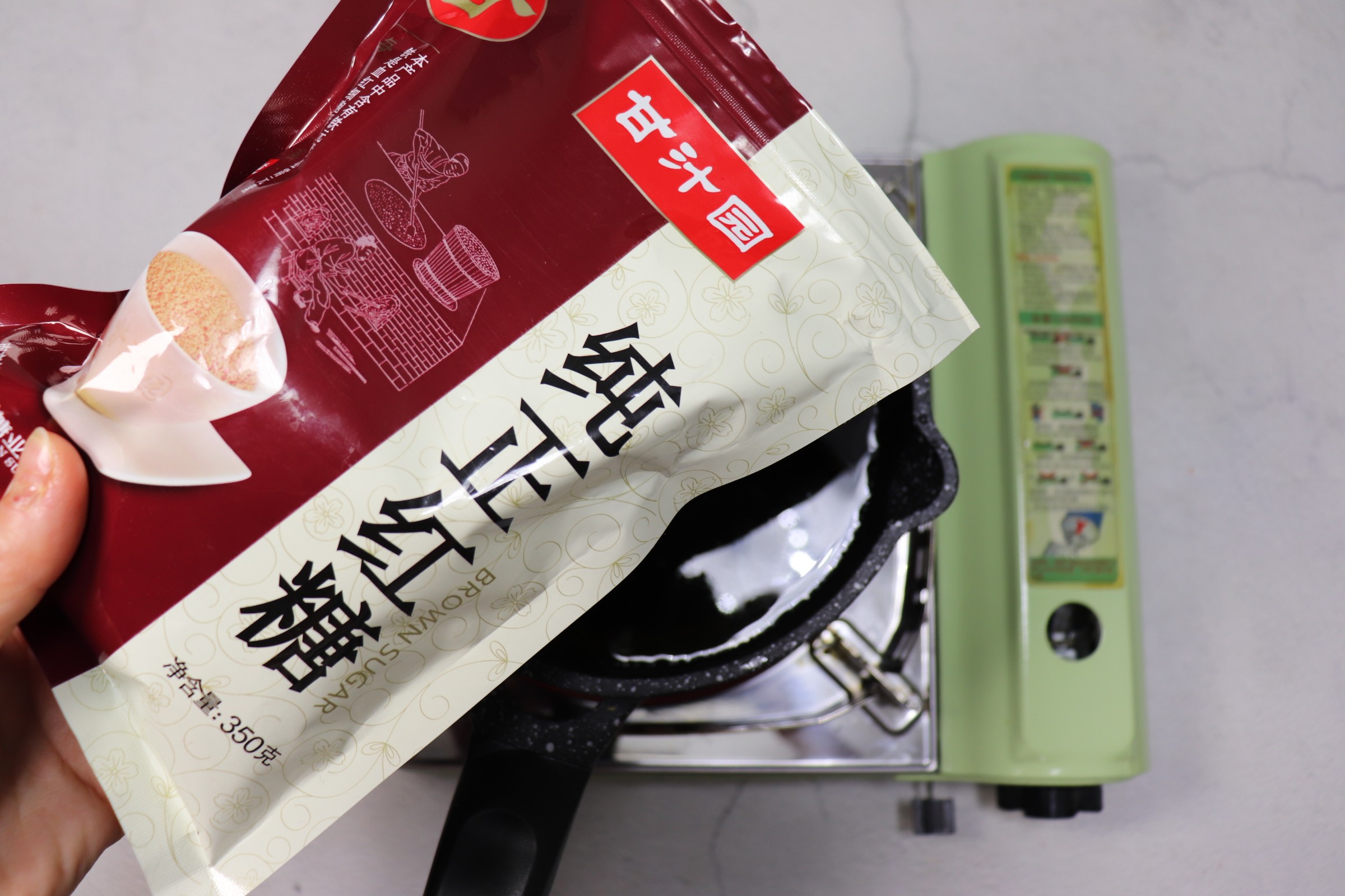 冬日暖身饮品~红糖姜枣煮蛋的做法步骤:3