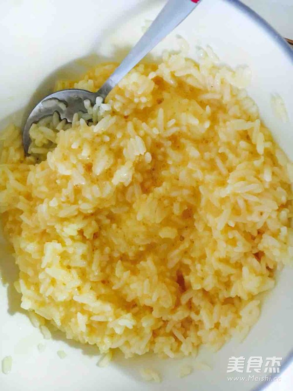 黄金蛋炒饭的做法步骤：2