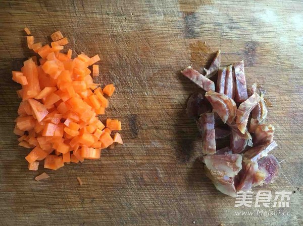 黄金蛋炒饭的做法步骤：1