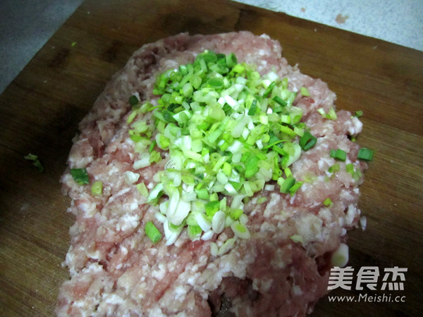 荸荠肉丸的做法步骤:3