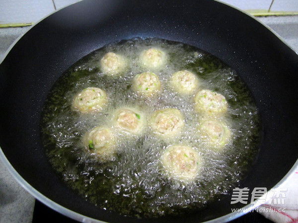 荸荠肉丸的做法步骤:9