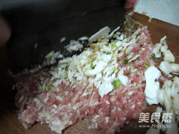 荸荠肉丸的做法步骤:4