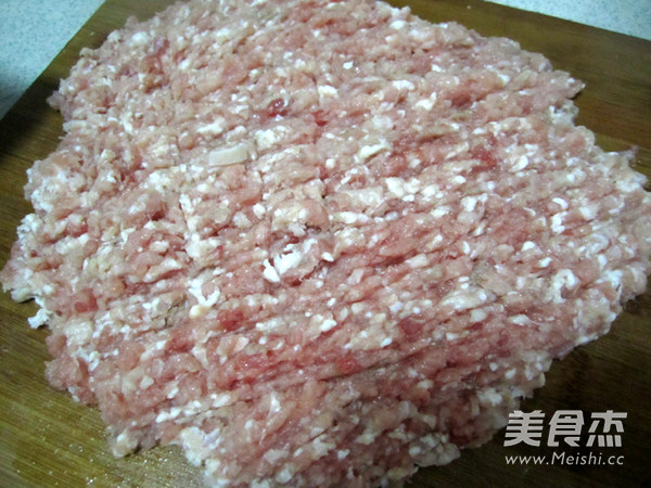 荸荠肉丸的做法步骤:2