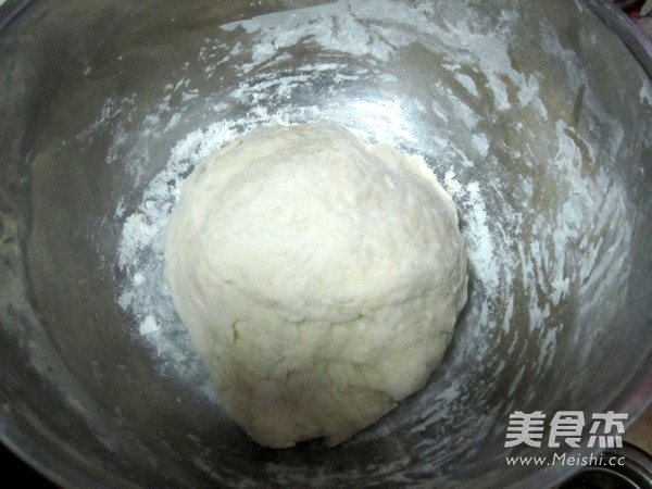 芹菜木耳馅饼的做法步骤:2