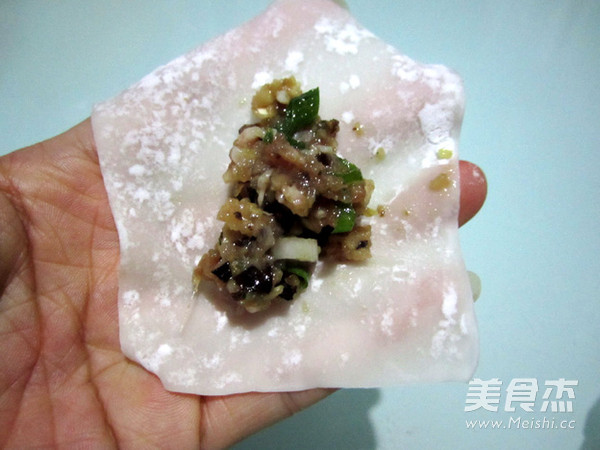 鲜肉菌菇馄饨的做法步骤：6