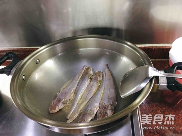 煎煮百甲鱼的做法步骤：3