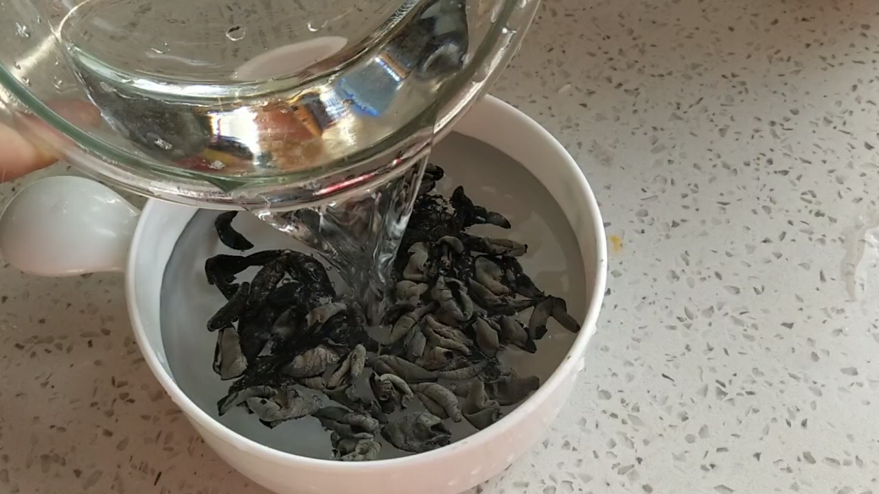 黑黄配-木耳炒鸡蛋的做法步骤:2