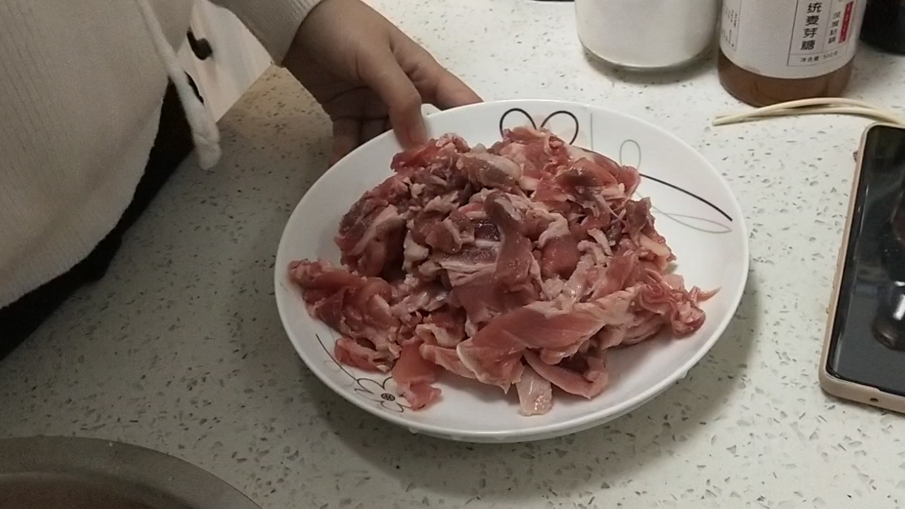 鲜肉鸳鸯火锅的做法步骤：2