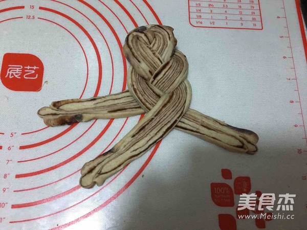 豆沙辫子面包的做法步骤：18