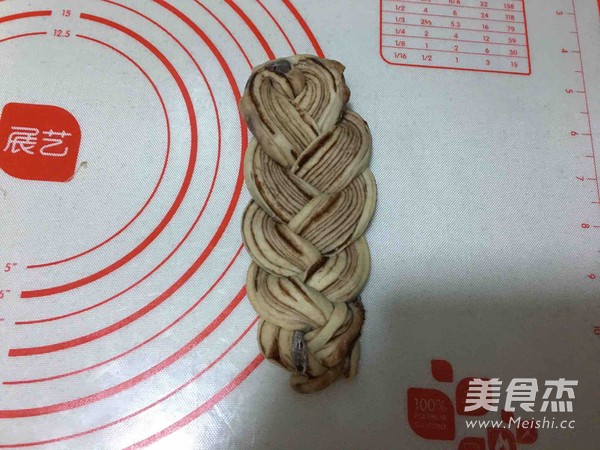 豆沙辫子面包的做法步骤：19