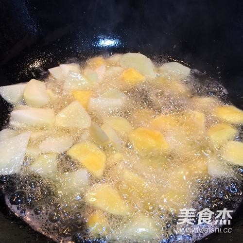 薯立方土豆传奇甜甜拔丝土豆制作方法的做法步骤：3