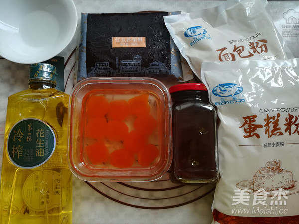 广式红豆沙蛋黄月饼的做法步骤:3