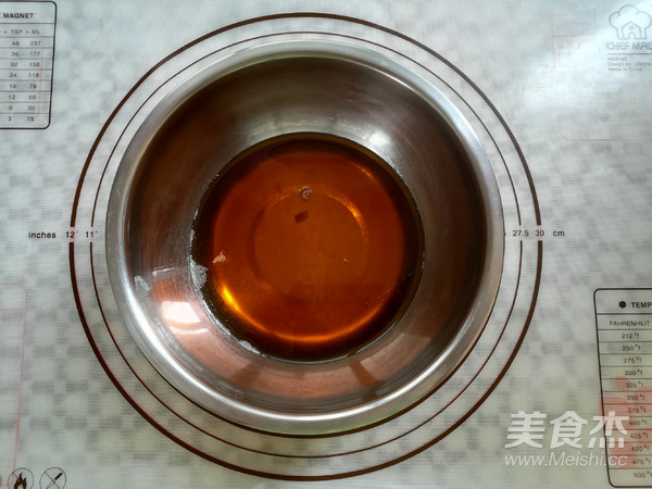 广式红豆沙蛋黄月饼的做法步骤:5