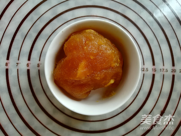 广式红豆沙蛋黄月饼的做法步骤:10