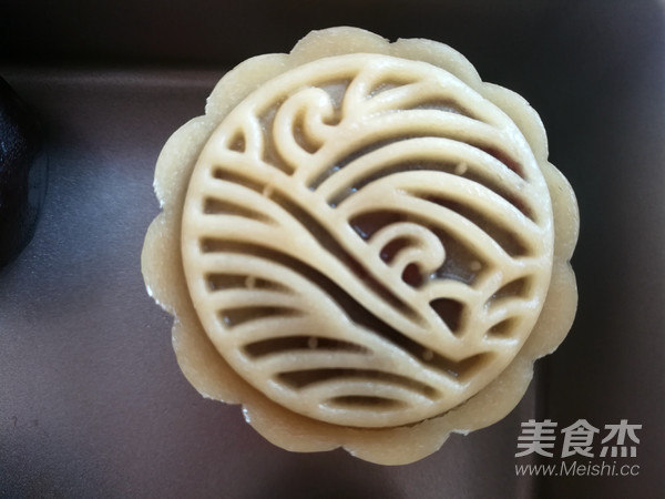 广式红豆沙蛋黄月饼的做法步骤:27