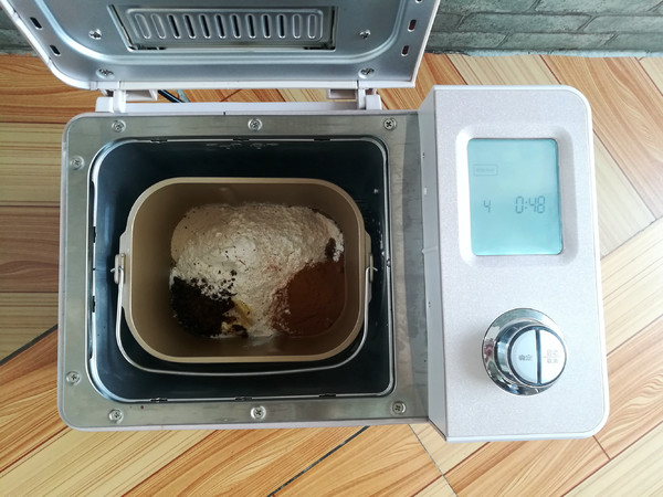 红糖肉桂核桃面包的做法步骤:2