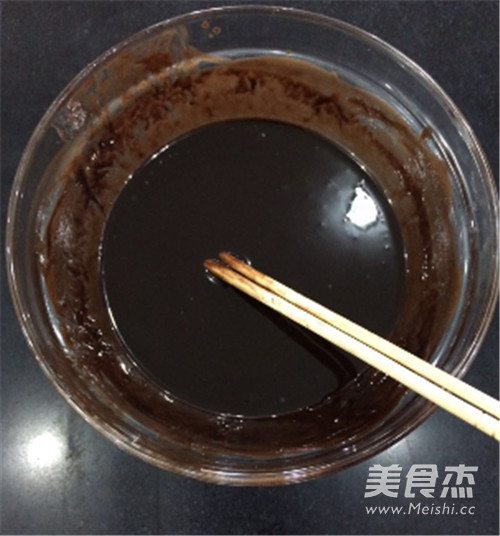 巧克力熔岩蛋糕的做法步骤:2