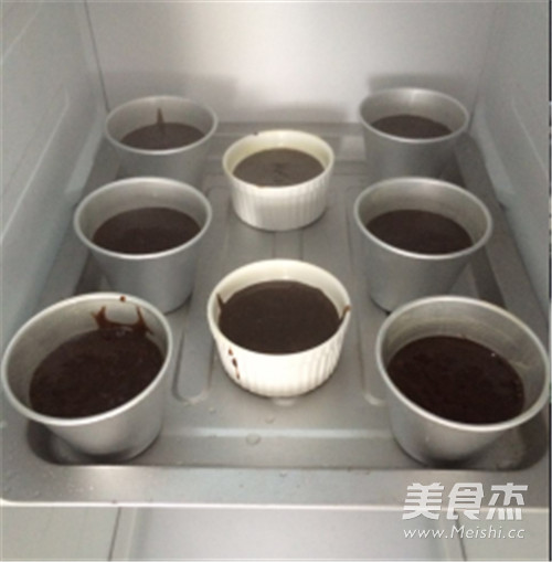 巧克力熔岩蛋糕的做法步骤:8