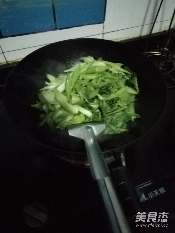 芹菜炒肉的做法步骤：6