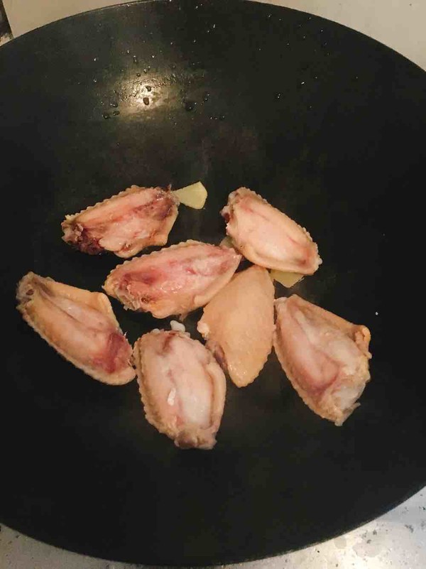 土豆焖鸡翅的做法步骤:4