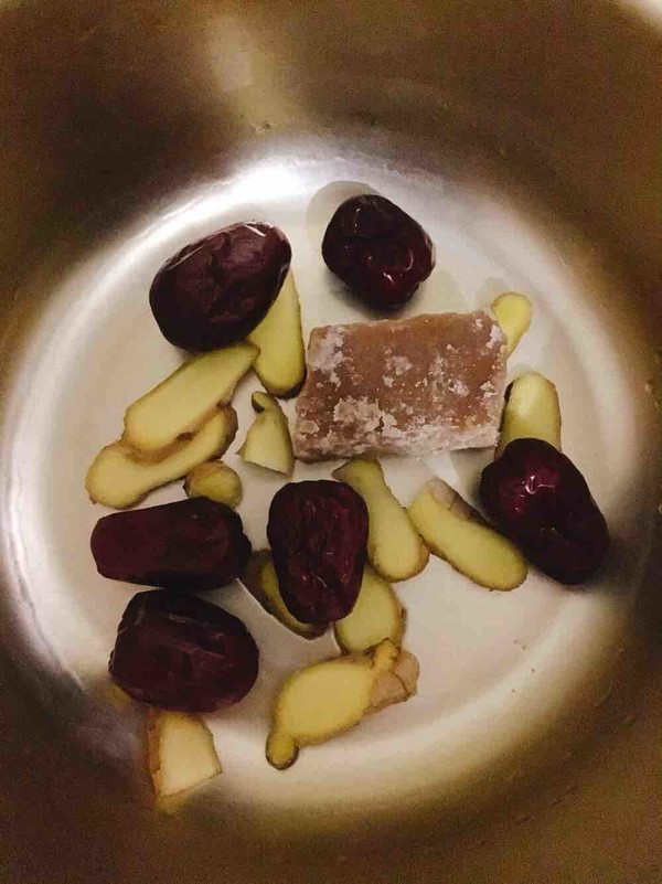 红枣姜糖水的做法步骤：2