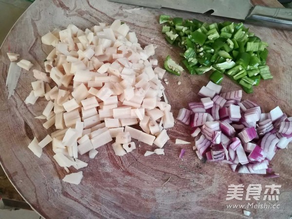 麻辣莲藕丁的做法步骤:2