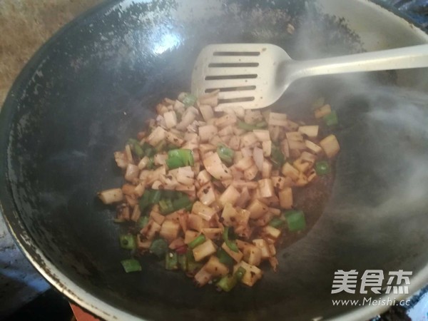 麻辣莲藕丁的做法步骤:7