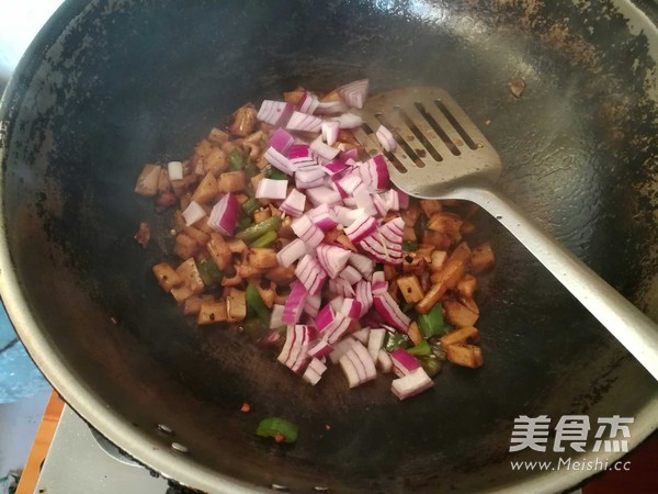 麻辣莲藕丁的做法步骤:8