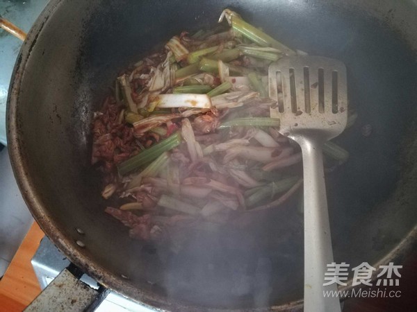 黄豆酱炒肉丝芹菜的做法步骤：7