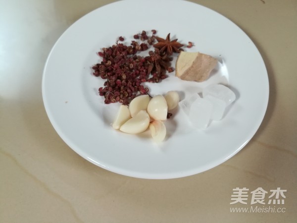 红烧土豆的做法步骤：1