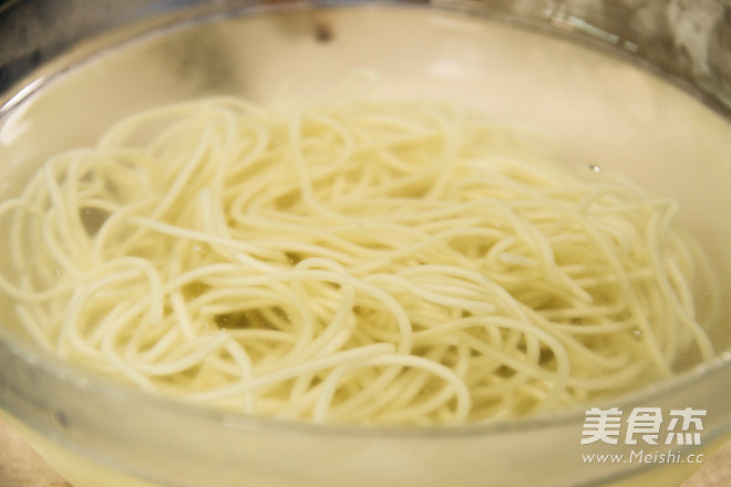 卤香牛肉风味酱拌面的做法步骤：11