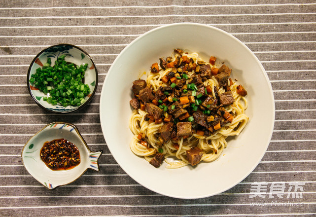 卤香牛肉风味酱拌面的做法步骤：13