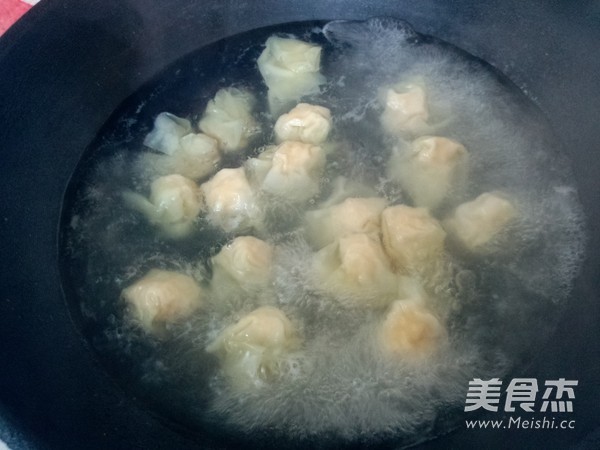 鸡肉鲜虾馄饨的做法步骤:15