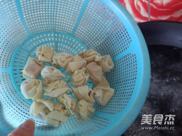 鸡肉鲜虾馄饨的做法步骤:12