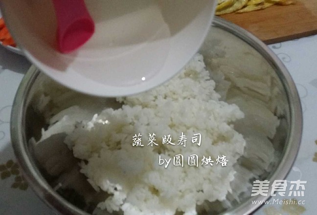 蔬菜版寿司卷的做法步骤:2