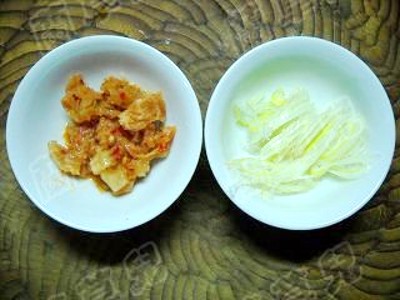 辣白菜蛋炒饭的做法步骤:2