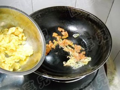 辣白菜蛋炒饭的做法步骤:6