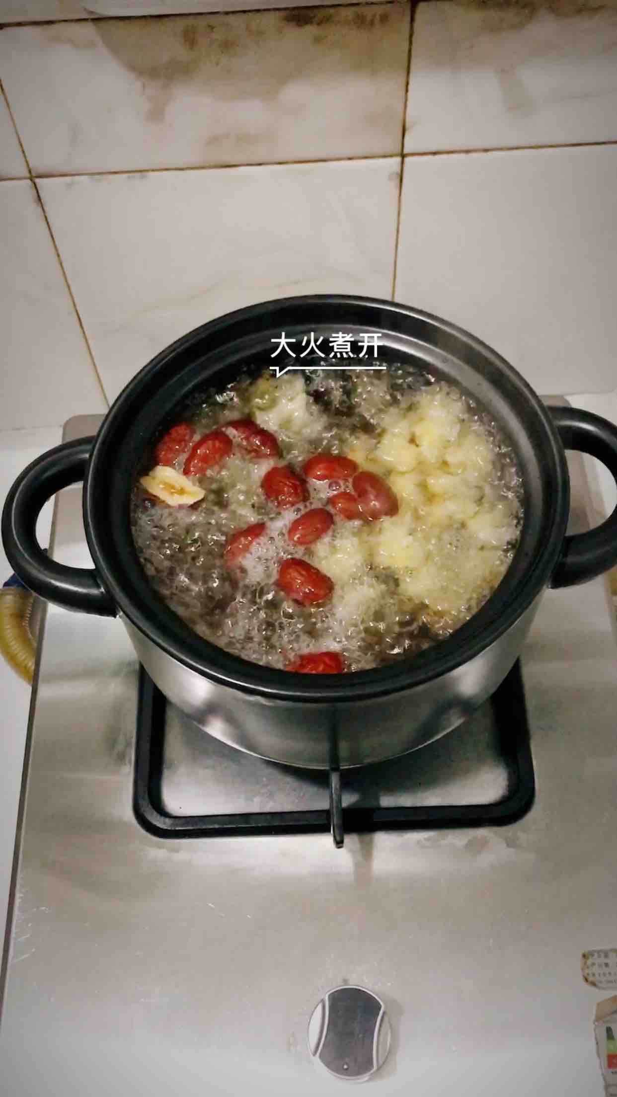 桃胶圆肉银耳羹的做法步骤：7