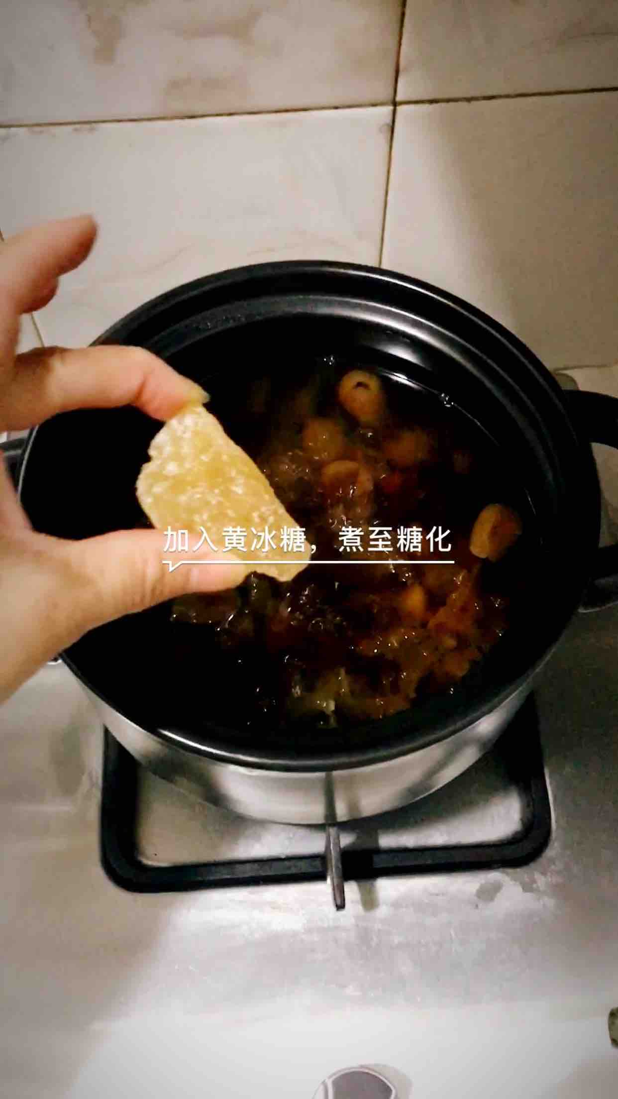 桃胶圆肉银耳羹的做法步骤：9