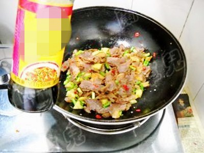 蒜薹泡椒牛肉片的做法步骤：11