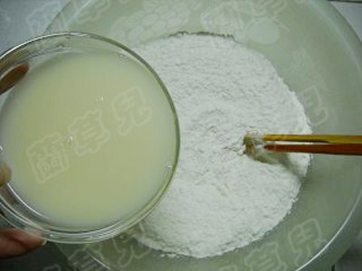卷心菜鲜肉包子的做法步骤：1