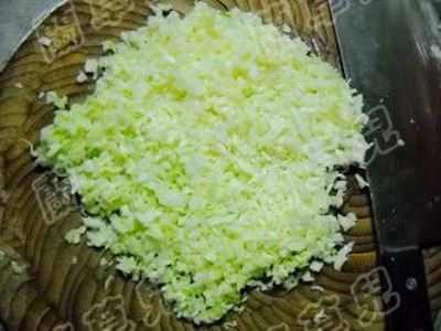 卷心菜鲜肉包子的做法步骤:3