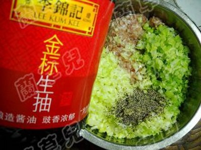 卷心菜鲜肉包子的做法步骤:5