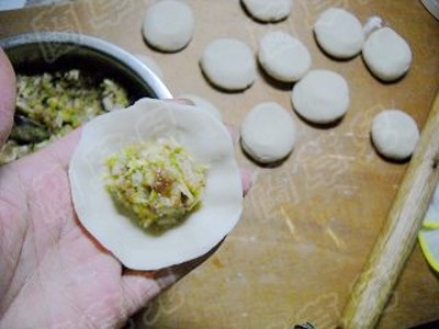 卷心菜鲜肉包子的做法步骤:8