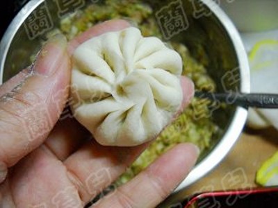 卷心菜鲜肉包子的做法步骤:9