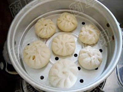 卷心菜鲜肉包子的做法步骤:11